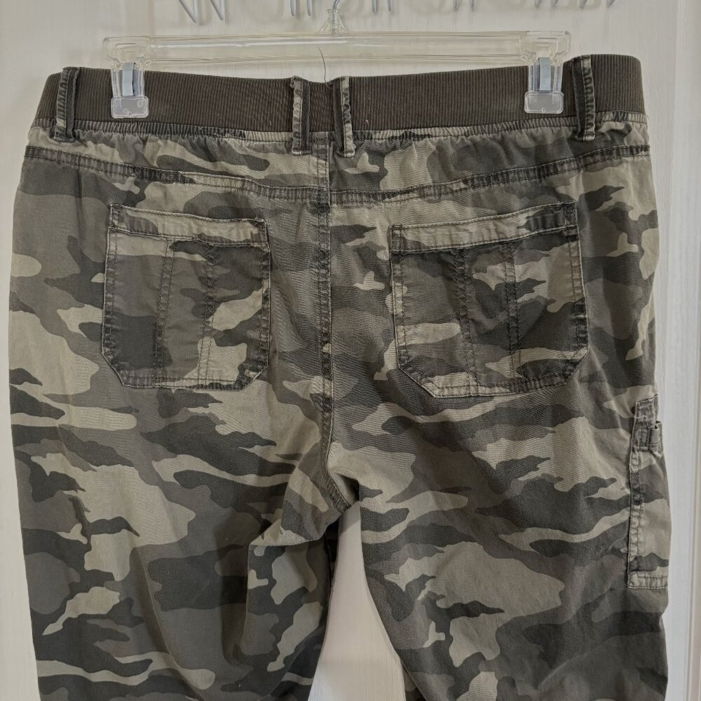 Sonoma Camo Cargo Capris Pants Ruched Crop Tie Hem Mid Rise Green Size 16 - Picture 7 of 8
